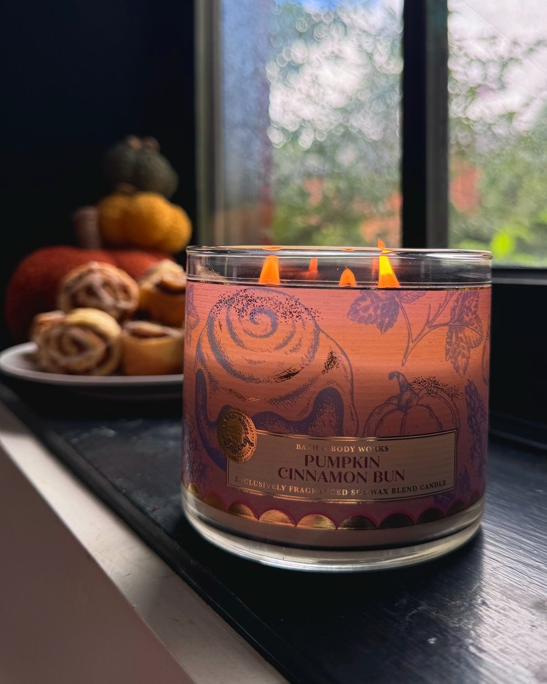 BATH & BODY WORKS (1) bath & body works candle